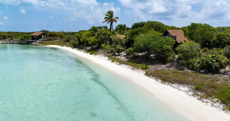 Ünlü şarkıcı yeşillikler içindeki adasını satışa çıkardı