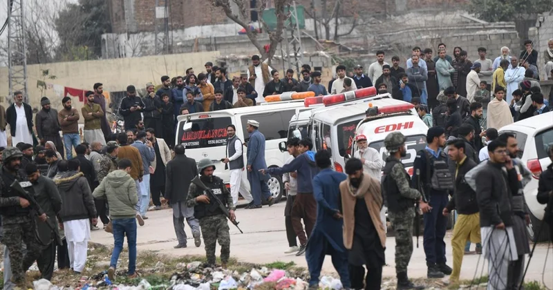 Pakistan daki camide cuma namazı sırasında düzenlenen saldırıda ölü sayısı 38 e çıktı