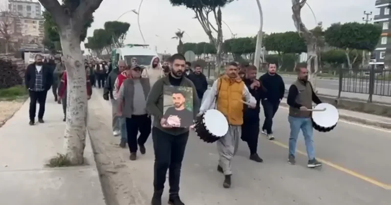 Kazada ölen motosiklet sürücüsünün cenazesinde, gelenek gereği davul zurna çalındı