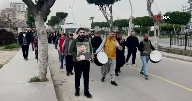 Büyük saygısızlık! Trafik kazasında ölen gencin cenazesi davul zurnayla uğurlandı