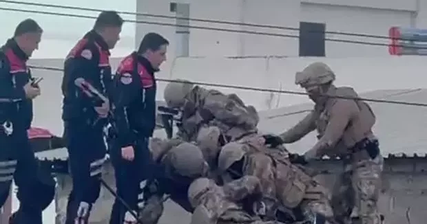 Adana haberleri Kız kardeşiyle ilgili dedikodular durmadı, eski iş arkadaşlarına kurşun yağdırdı 10 Şubat 2026