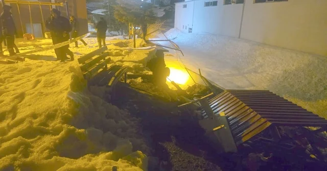 Hakkari de istinat duvarı çöktü Hakkari Haberleri