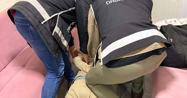 İzmir de suç örgütü mensubu firari hükümlü villada yakalandı İzmir Haberleri