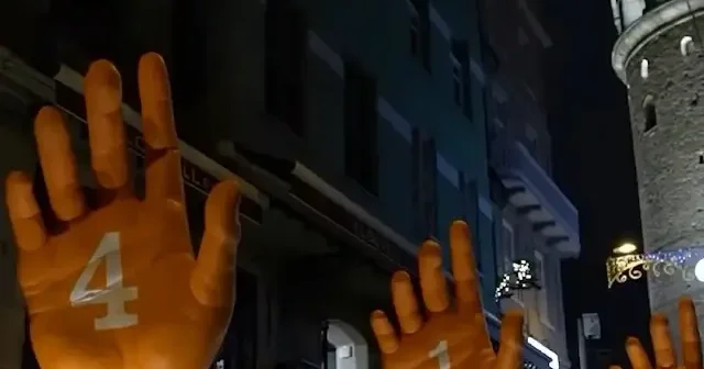 Başörtüsü yasağına oy vermek için kalkan 411 el AK Parti Kadın Kolları tarafından hatırlatıldı VİDEO İZLE