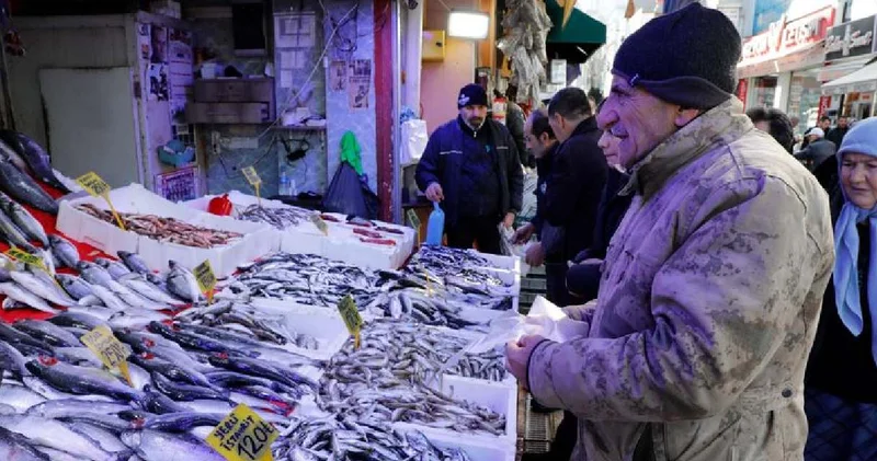 Vatandaş bol bol tüketsin diye kilosu 100 liradan kapış kapış satılıyor