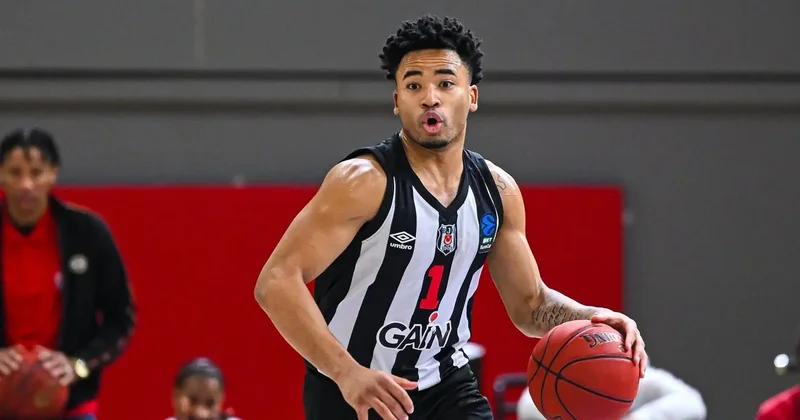 Beşiktaş GAIN Panionios maçında skandal pankart! Yunan taraftarlardan çirkin provokasyon...