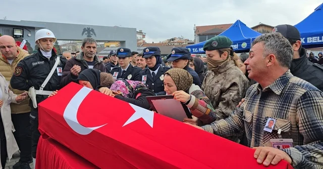 Kazara kendini vuran polis memuru için emniyette tören Sakarya Haberleri