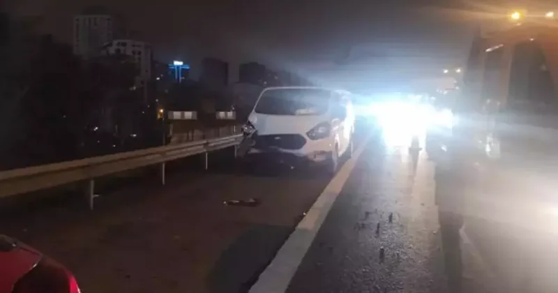 8 aracın karıştığı zincirleme kaza TEM i kilitledi