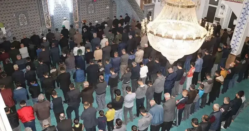 HATİMLE TERAVİH KILINACAK CAMİLER: Aksaray’da hatimle teravih kılınacak camilerin listesi Dini Bilgiler