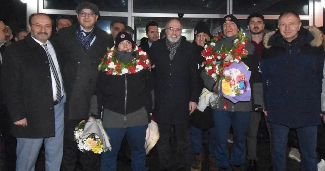 Otizmli İkiz Milli Kayakçılara Erzurum da coşkulu karşılama Tek Hedef, Fransa dan altın madalya ile dönmek Erzurum Haberleri