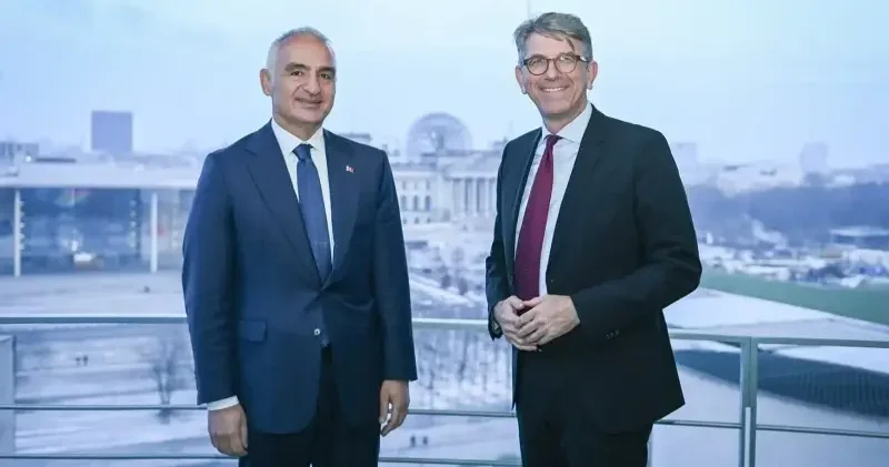 Kültür ve Turizm Bakanı Ersoy ile Alman Bakan Weimer Toplumun Keşfi isimli sergi öncesi bir araya geldi Gündem Haberleri