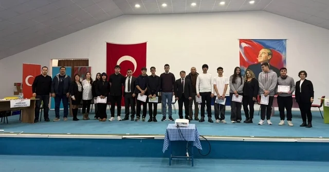 Burhaniye de Korkma Gençliğin Ruhu Burada konulu bilgi yarışması yapıldı Balıkesir Haberleri