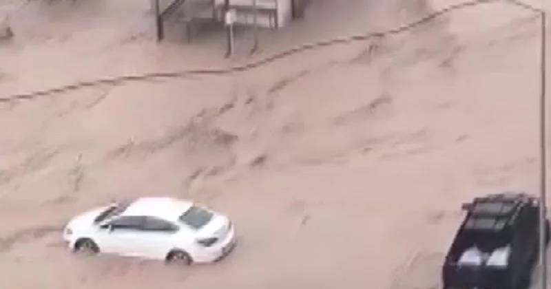 Hatay da sağanak etkili oldu: Yollar göle döndü evleri su bastı