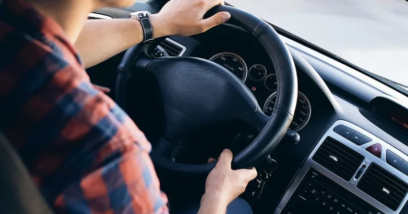 Direksiyon başında bu hataya düşmeyin: Trafikte bir anlık dalgınlık bile cep yakacak Sözcü Gazetesi