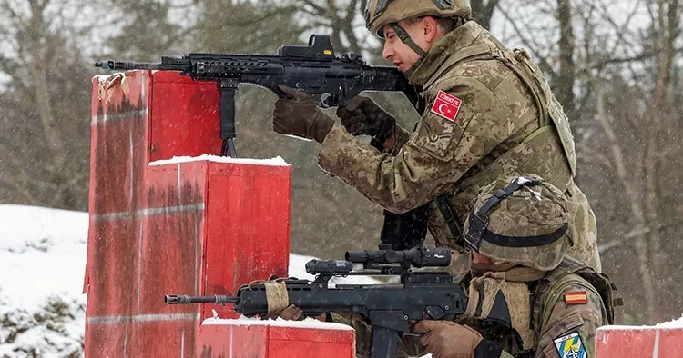 MSB, Türk ve İspanya askerinin fotoğrafını bu ifadelerle paylaştı