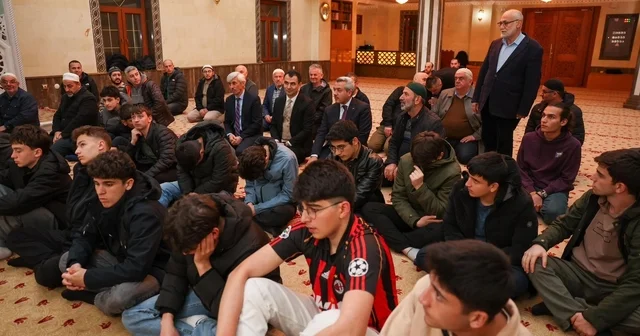 Rize de öğrenciler cemaati az olan camilerde teravih namazında buluşuyor Rize Haberleri