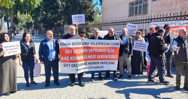 Üst geçit isteyen mahalleli eylem yapıp belediyeye tepki gösterdi Adana Haberleri