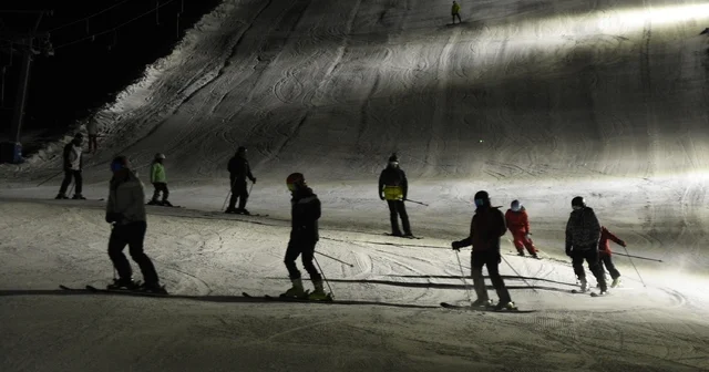 Bitlis te iftar sonrası kayak keyfi Bitlis Haberleri