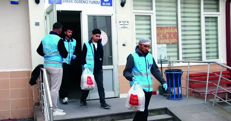 Üniversiteliler iftar yemeklerini paylaşıyor Ramazan Haberleri