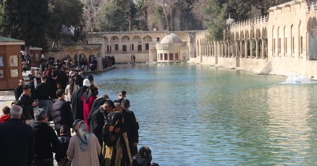 Ramazan ayında Balıklıgöl e ziyaretçi akını Şanlıurfa Haberleri