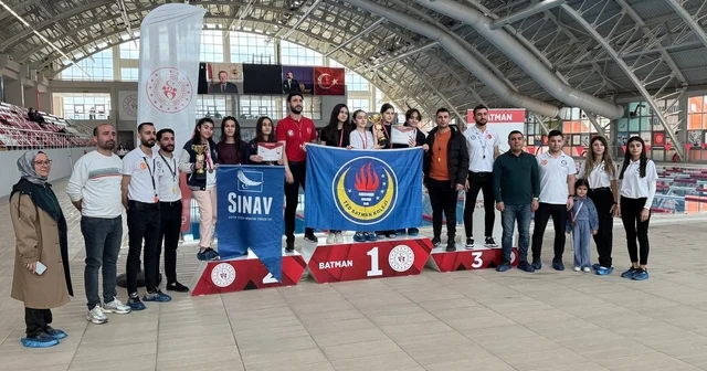 Batman da yüzme yıldızları sahne aldı Batman Haberleri