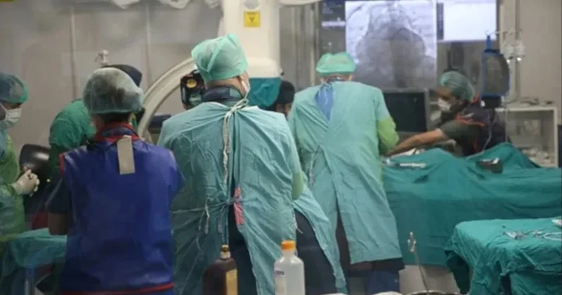 70 kişilik grup saldırdı doktorlar 3 saat kilitli kaldı Sözcü Gazetesi