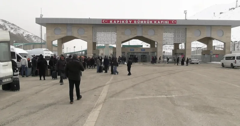 Savaş geçişleri hızlandırdı: İran Türkiye sınırından geçen İranlılar sıraya girdi Sözcü Gazetesi