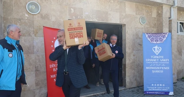 Merkezefendi de kardeşlik köprüsü kuruluyor Kardeşlerini Unutma, Beklenen Sensin düsturuyla hareket eden Merkezefendi Müftülüğü bin adet gıda yardım kolisi teslim etti Denizli Haberleri