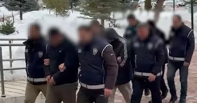 Sivas ta 111 düzensiz göçmen yakalandı, 19 göçmen kaçakçısı hakkında işlem yapıldı Sivas Haberleri