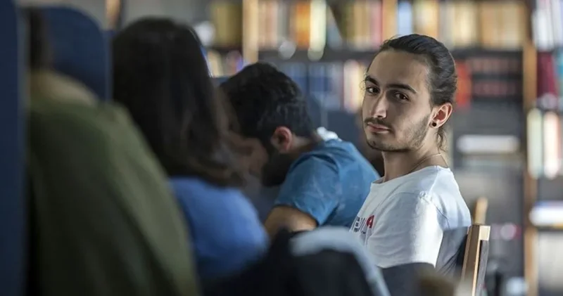 Diplomaları çöp oldu, işsiz kaldılar