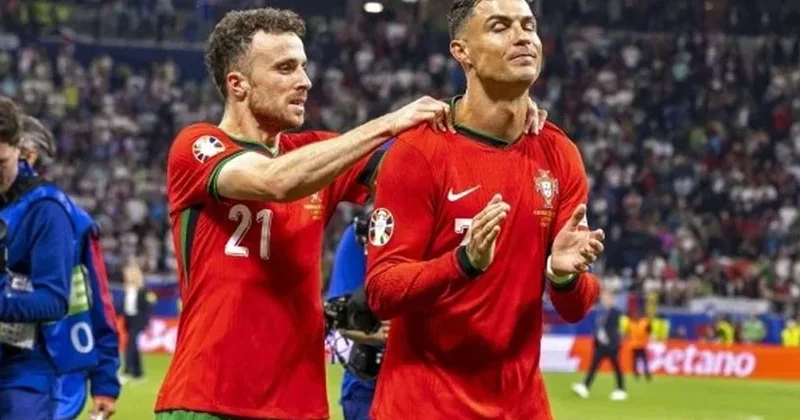 Hayatını kaybeden yıldızı maç kadrosuna yazdı: Özür yerine yaptığı açıklama çileden çıkardı Sözcü Gazetesi