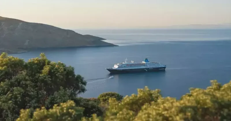 Yüzen oteller tatilcilerin yeni gözdesi oldu