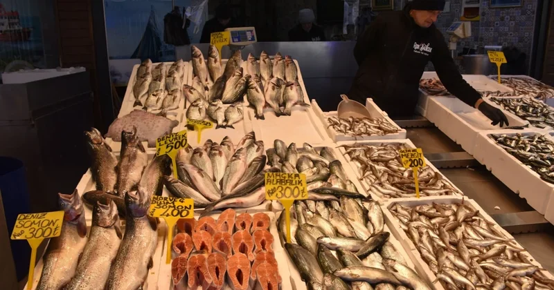 Hamsi sezonu sona erdi, tezgahlarda en ucuz balık değişti Sözcü Gazetesi