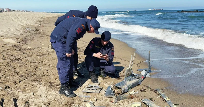 Sahilde parçalanmış İHA bulundu