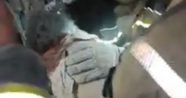 ABD İsrail saldırısında enkazdan 1 yaşındaki bebeğin cansız bedeni çıkarıldı VİDEO İZLE