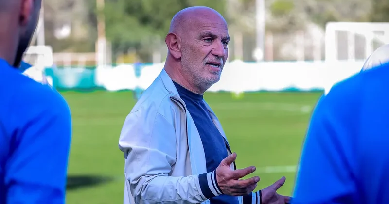 Esenler Erokspor 2 penaltı ve 1 kırmızı kartla kazanınca başkan sahaya indi