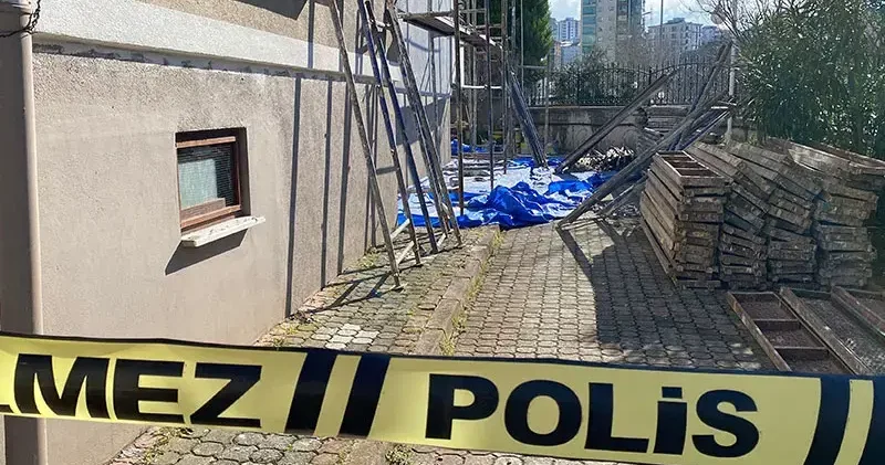 Boya yaparken belindeki halat kopunca 3’üncü kattan düşüp, yaralandı