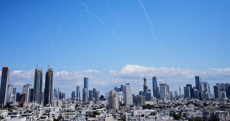 İran ın misillemesinin ardından Tel Aviv başta olmak üzere İsrail in birçok bölgesinde sirenler çaldı