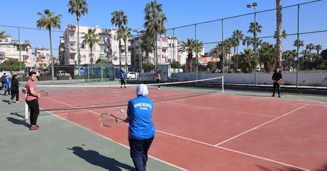 Akdeniz Belediyesinin tenis kursu genç yetenekleri yetiştiriyor Mersin Haberleri