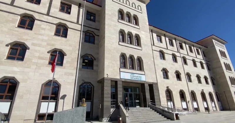 Yozgat ta okul müdürünü odasında darbeden saldırgan yakalandı