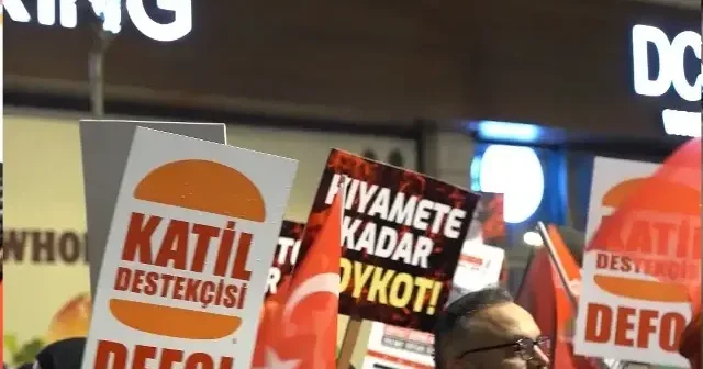 Soykırım destekçisi Burger King’e karşı Rize’de boykot nöbeti başlatıldı VİDEO İZLE