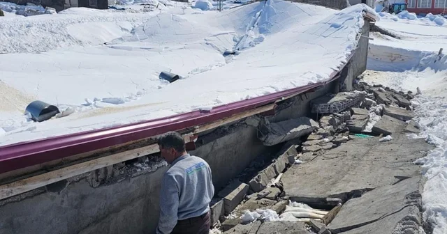 Iğdır da ahır çöktü: Hayvanların önceden çıkarılması facianın önüne geçti Iğdır Haberleri