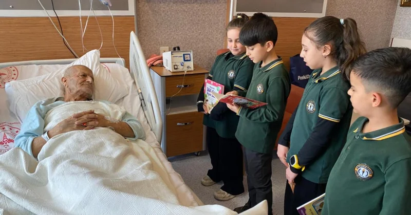 Minik öğrenciler, okudukları hikayelerle hastalara moral oluyor