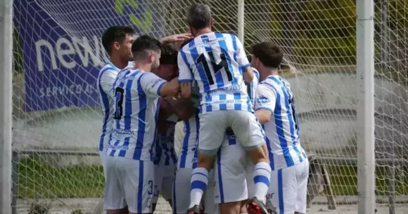 Fenerbahçe nin eski golcüsü 45 yaşında atmaya devam ediyor