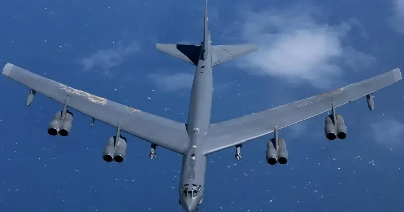 ABD ye ait B 52 bombardıman uçakları İngiltere deki RAF Fairford Üssü ne ulaştı Amerika Haberleri