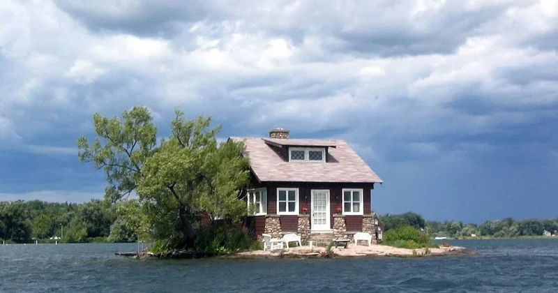 Dünyanın en küçük yerleşim yeri: Adada sadece bir ev ve bir ağaç var Sözcü Gazetesi