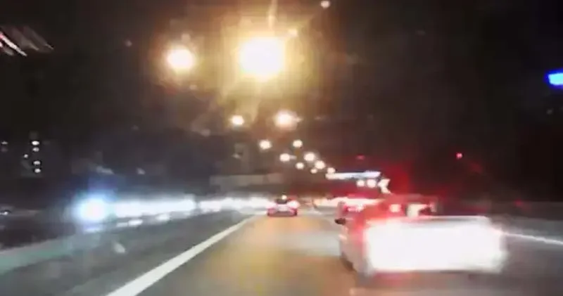 Gaziosmanpaşa TEM Otoyolu nda makas atan sürücü kazaya neden oldu; 2 yaralı