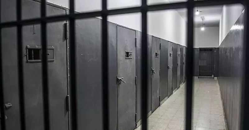 İsrail Hapishanelerine Eş Zamanlı Baskın