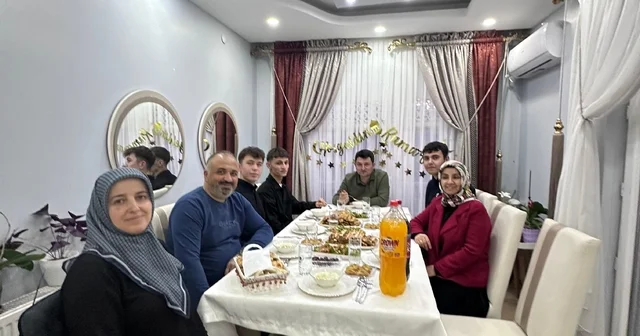 Şehit Kadir Kara Anadolu İmam Hatip Lisesi öğretmen ve öğrencilerinden şehit ailesine ziyaret Samsun Haberleri