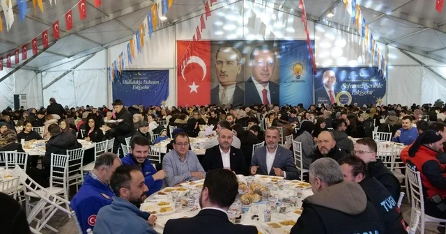 Arama kurtarma ekipleri iftar çadırında ağırlandı AK Parti Eskişehir Başkanı Gürhan Albayrak: Fedakarlıklarıyla bizlere her zaman güç veren kahramanlarımıza teşekkür ediyorum Eskişehir Haberleri